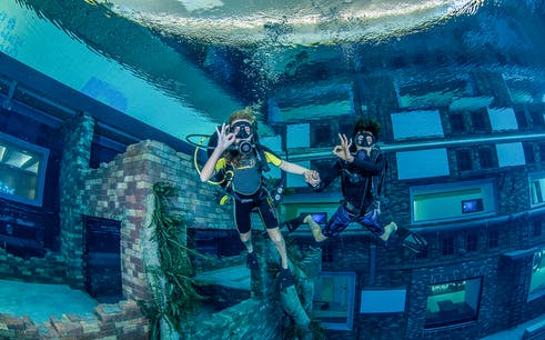 Deep Dive Dubai - Discover Scuba Diving